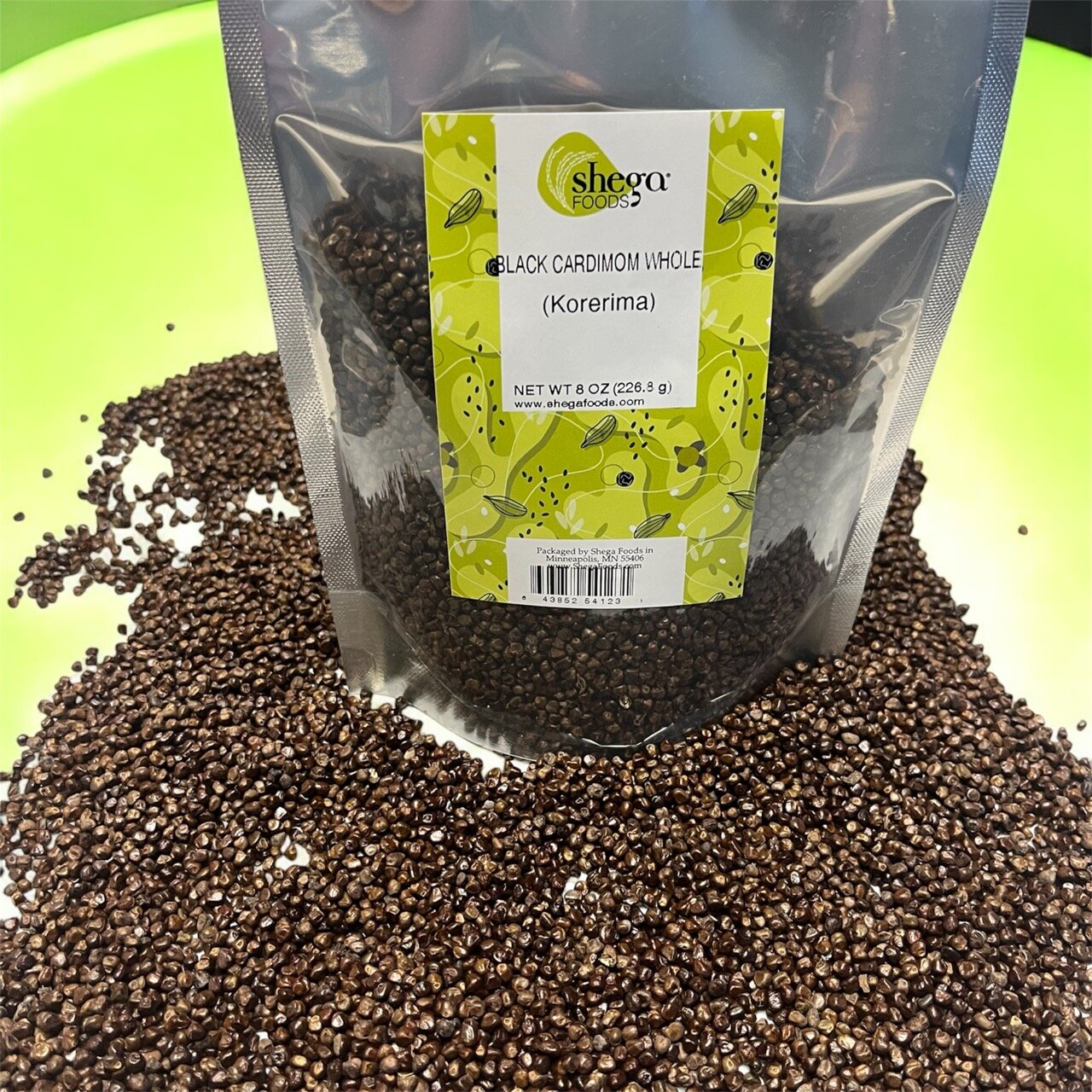 Whole Black Cardamon (የተፈለፈ:ኮረሪማ) - 8oz image 0